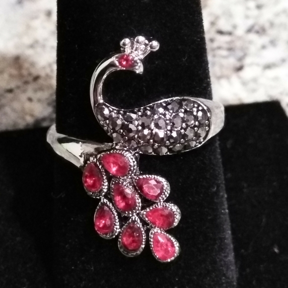 Peacock Garnet Marcasite Ring - Picture 3 of 8